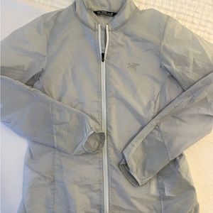 Arc’teryx women’s light rain jacket, size small, like new, grey
